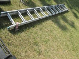 lot 322 image: Erner 23ft aluminum single and exte...