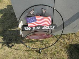 lot 325 image: Metal outdoor Yard decor...