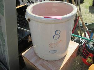 lot 335 image: 8 gallon Red Wing crock in fantasti...