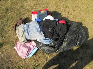 lot 342 image: Garbage bag with a variety of women...