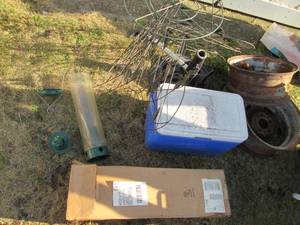 lot 357 image: Decorative metal garden edging, lar...