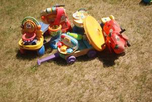 lot 289 image: Lot of toddler size ride-on toys an...