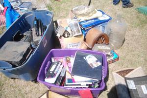 lot 299 image: Large lot of household decor, kitch...