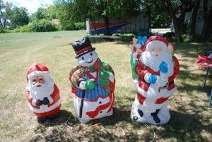 lot 2 image: Lot of Vintage Blow Molds, plug-in ...