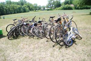 lot 7 image: Mountain of Complete bicycles as we...