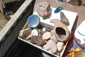 lot 8 image: Shoebox tote of collectible rocks a...