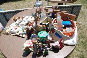 lot 12 image: tote full of household decor to inc...