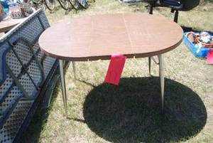 lot 17 image: Vintage Wood and Metal Hairpin Kitc...