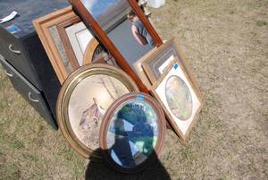 lot 32 image: Misc Mirrors and pictures lot...