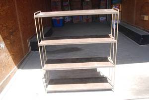 lot 64 image: Four shelf book shelf...