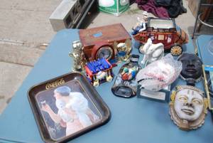 lot 68 image: Two boxes of Misc house decor. Oil ...