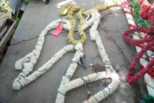 lot 76 image: Outdoor angel decoration 92x45wide ...