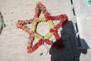 lot 81 image: Red and gold star. 29x29 Not tested...