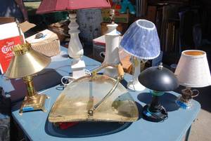 lot 360 image: Box of lamps some with shades and a...