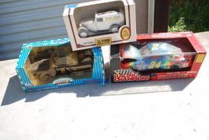 lot 369 image: Die cast collectors cars. See pictu...