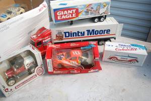 lot 371 image: Couple of die cast cars and plastic...