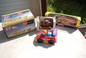 lot 372 image: Lot of misc vehicle decorative item...