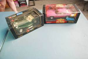 lot 380 image: 2 collectors cars in package...