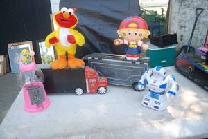 lot 384 image: Semi truck shaped hot wheel car hau...