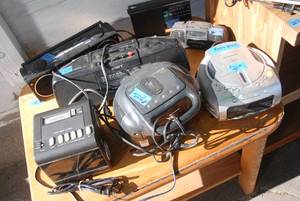 lot 429 image: another big variety of electronic i...