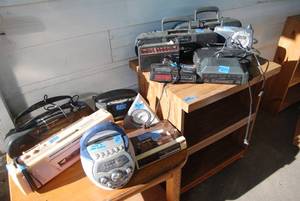 lot 430 image: Boxes of electronics.