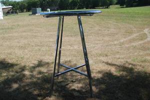 lot 441 image: Adjustable clothing rack with remov...