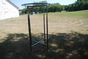 lot 442 image: Adjustable clothing rack with attac...