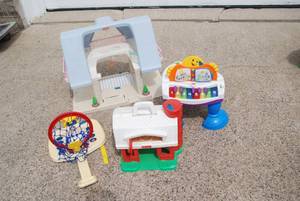 lot 462 image: Lot of large sized Fisher Price and...