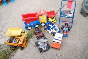 lot 464 image: Large Little Tikes interactive dump...