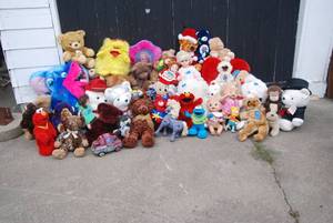 lot 469 image: () Large garbage bags STUFFED with ...