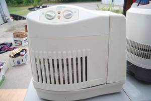 lot 487 image: Kenmore quiet comfort humidifier...