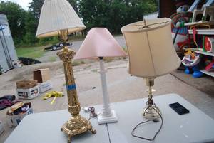 lot 488 image: Assortment of (3) table lamps in br...