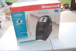 lot 493 image: Honeywell cool mist humidifier...