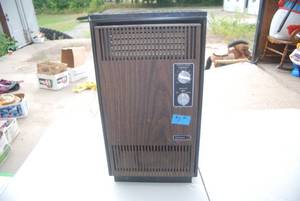 lot 494 image: Vintage Edison space heater...