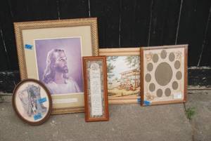 lot 498 image: lot of (5) framed pictures and othe...