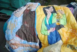lot 504 image: Large garbage bag of assorted cloth...