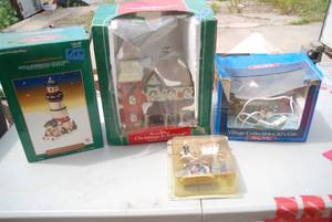 lot 513 image: 3 Christmas Houses and some people....