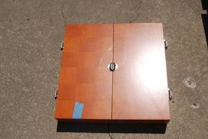 lot 520 image: Dart Board in a nice heavy duty woo...