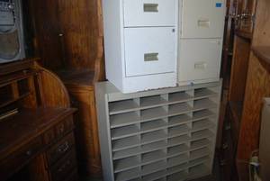 lot 526 image: 2 metal filing cabinets and a metal...