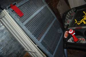 lot 528 image: Metal shelving and metal grates, la...