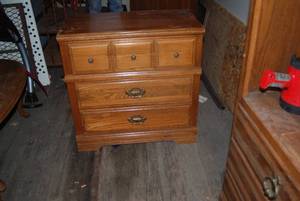 lot 534 image: Small 3 drawer dresser...