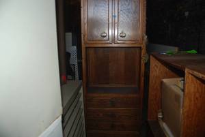 lot 536 image: Kitchen cabinet 7 feet tall...