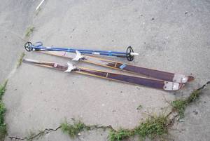lot 551 image: Cross Country Skis...