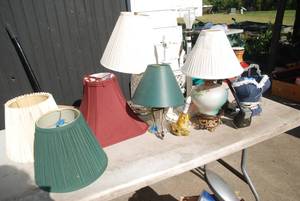 lot 553 image: Huge amount of lamps, untested...