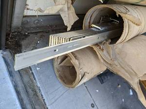 lot 105 image: Lot of unused heavy duty Johns Manv...