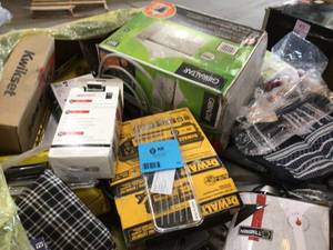 lot 26 image: Mix Lot of Houseware Items and Home Decor and Small Hand Tools - Customer Returns - Review all pictures
