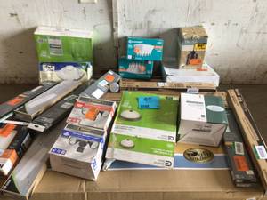 lot 27 image: Mix Pallet of Lights and Houseware Items - Review all pictures