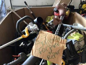 lot 31 image: Gaylord of assorted salvage outdoor tools various types for parts or repair