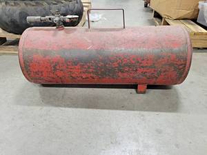 lot 683 image: Portable Air Tank - 27 Long x 10 Diameter - NO SHIPPING
