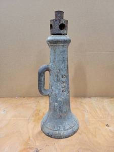 lot 688 image: 2 x 16 Screw Jack